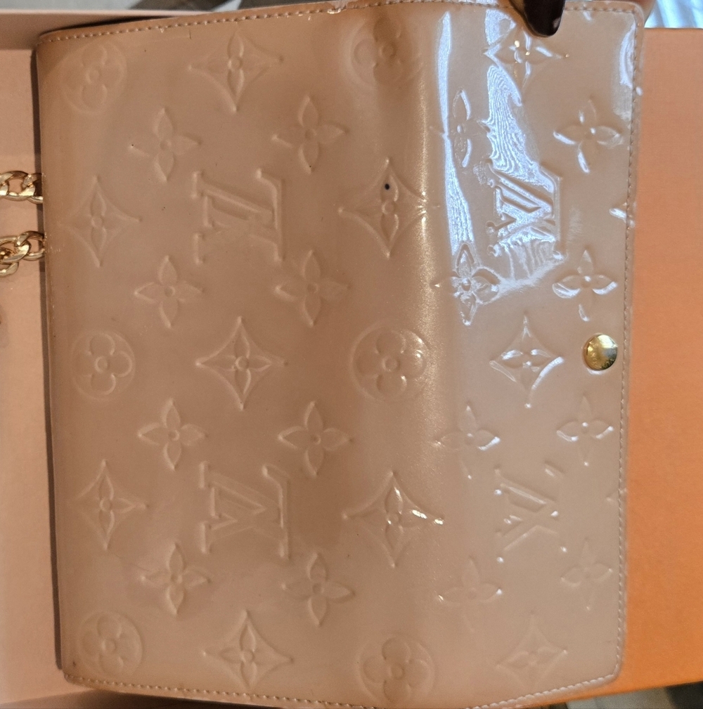 LouisVuitton Sarah patent leather wallet With COA& complimentary Crossbody Chain - Picture 11 of 17